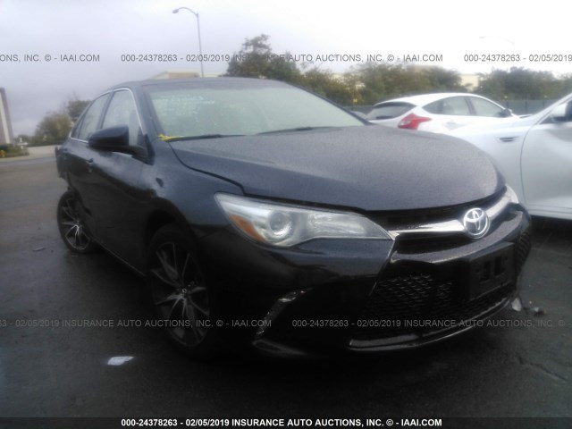 4T1BF1FKXHU319203 - 2017 TOYOTA CAMRY LE/XLE/SE/XSE მწვანე ფოტო 1