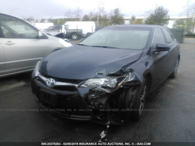 4T1BF1FKXHU319203 - 2017 TOYOTA CAMRY LE/XLE/SE/XSE მწვანე ფოტო 2