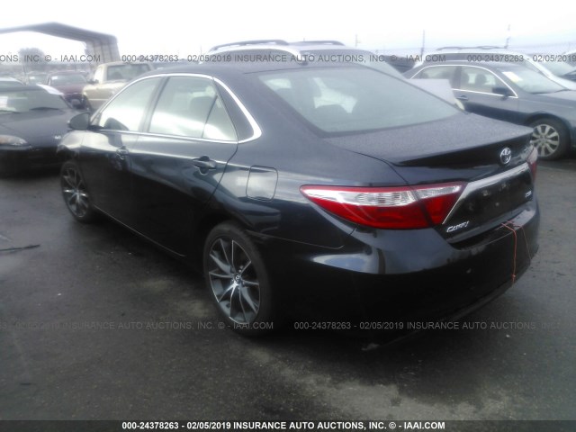 4T1BF1FKXHU319203 - 2017 TOYOTA CAMRY LE/XLE/SE/XSE მწვანე ფოტო 3