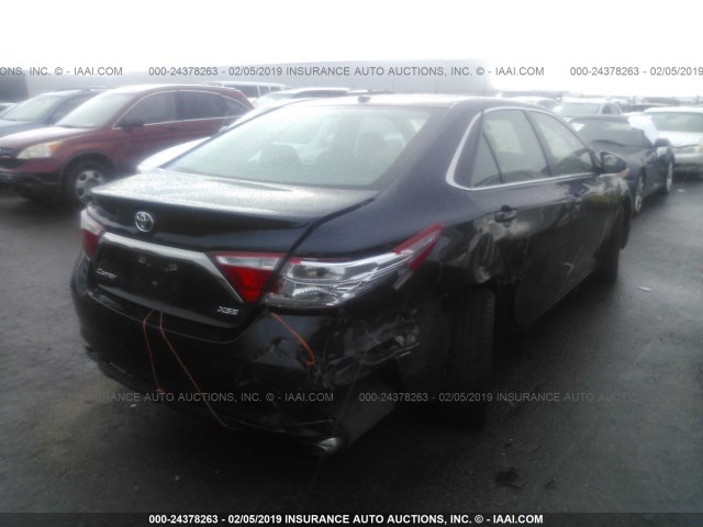 4T1BF1FKXHU319203 - 2017 TOYOTA CAMRY LE/XLE/SE/XSE მწვანე ფოტო 4