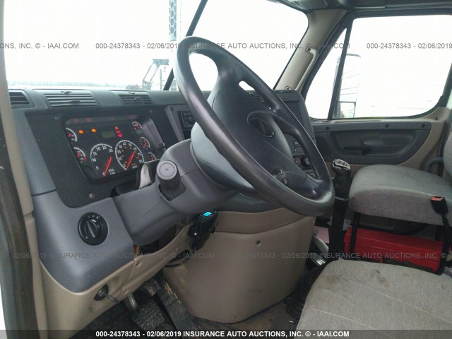 1FUBGDDV4CSBL9599 - 2012 FREIGHTLINER CASCADIA 125  WHITE photo 5