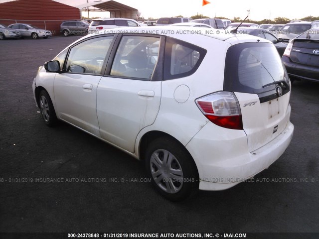 JHMGE8H3XBS009601 - 2011 HONDA FIT WHITE photo 3