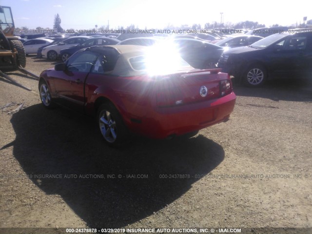 1ZVFT85H075257202 - 2007 FORD MUSTANG GT RED photo 3