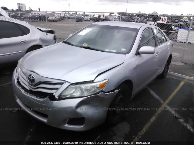 4T1BF3EK3BU728471 - 2011 TOYOTA CAMRY SE/LE/XLE SILVER photo 2