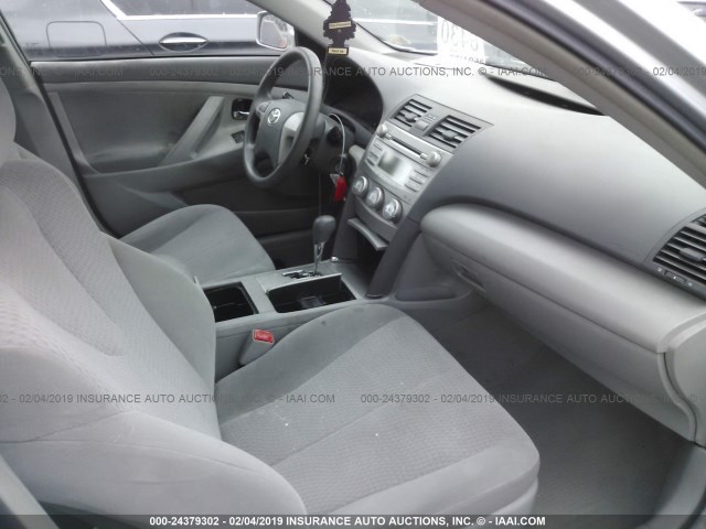 4T1BF3EK3BU728471 - 2011 TOYOTA CAMRY SE/LE/XLE SILVER photo 5