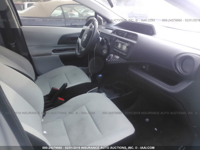 JTDKDTB38E1563143 - 2014 TOYOTA PRIUS C SILVER photo 5