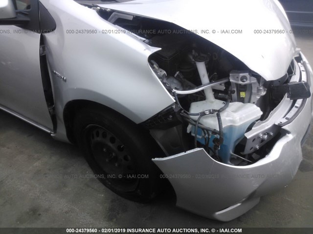 JTDKDTB38E1563143 - 2014 TOYOTA PRIUS C SILVER photo 6