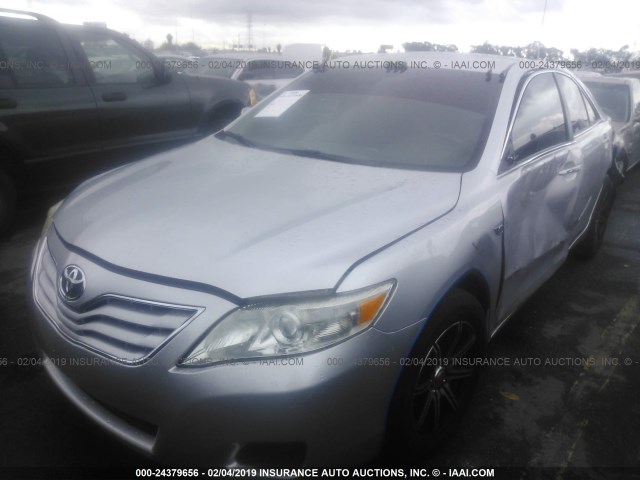 4T4BF3EK3AR040460 - 2010 TOYOTA CAMRY SE/LE/XLE SILVER photo 2