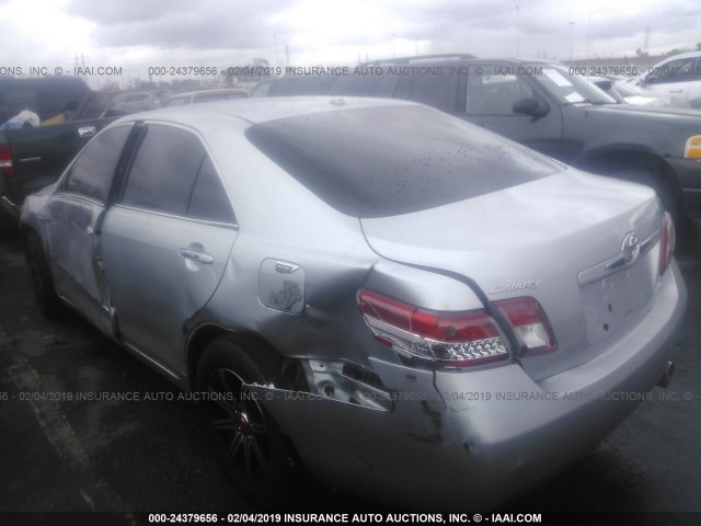 4T4BF3EK3AR040460 - 2010 TOYOTA CAMRY SE/LE/XLE SILVER photo 3