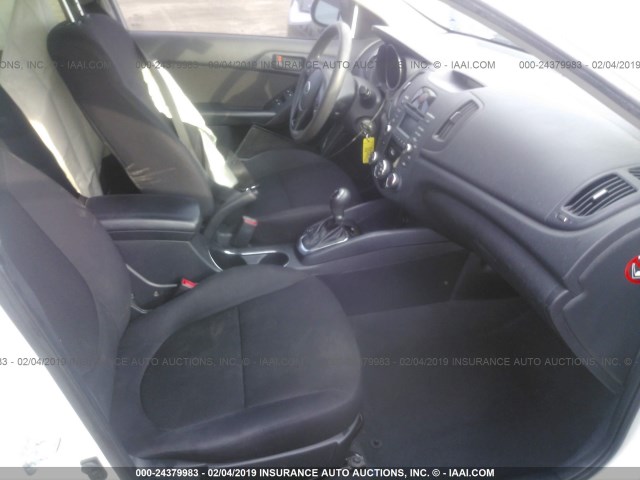 KNAFU4A2XC5598155 - 2012 KIA FORTE EX WHITE photo 5