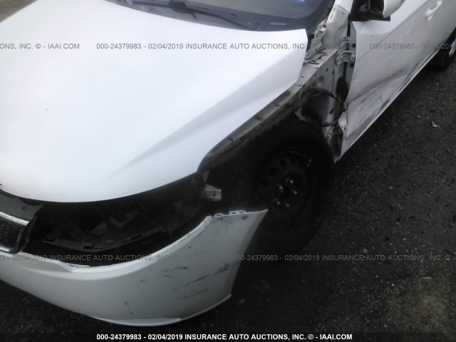 KNAFU4A2XC5598155 - 2012 KIA FORTE EX WHITE photo 6