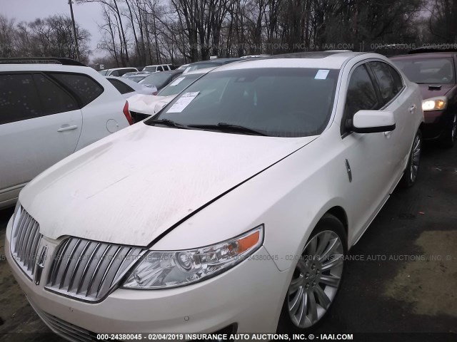 1LNHM94R69G622056 - 2009 LINCOLN MKS CREAM photo 2