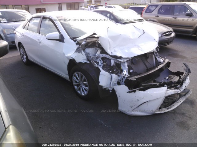 4T1BF1FK1FU966828 - 2015 TOYOTA CAMRY LE/XLE/SE/XSE 白色 照片 1