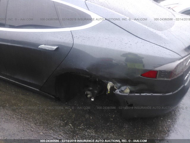 5YJSA1E10GF150859 - 2016 TESLA MODEL S Մոխրագույն լուսանկար 6