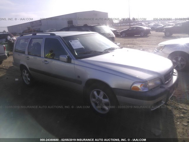 YV1LZ56D5Y2719362 - 2000 VOLVO V70 XC/SE SILVER photo 1