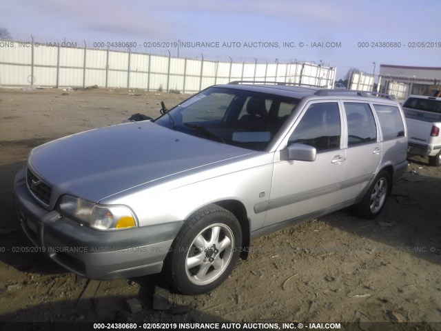 YV1LZ56D5Y2719362 - 2000 VOLVO V70 XC/SE SILVER photo 2