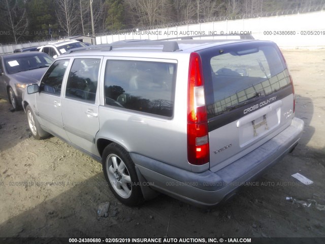 YV1LZ56D5Y2719362 - 2000 VOLVO V70 XC/SE SILVER photo 3