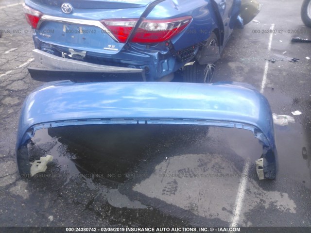 4T1BF1FK3GU570062 - 2016 TOYOTA CAMRY LE/XLE/SE/XSE 蓝色 照片 6