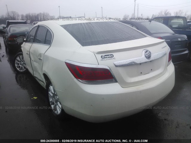 1G4GD5GRXCF176832 - 2012 BUICK LACROSSE PREMIUM WHITE photo 3