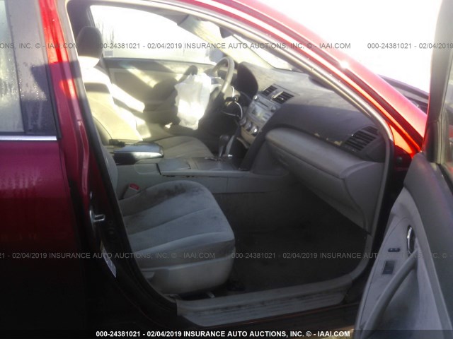 4T1BF3EK4AU547135 - 2010 TOYOTA CAMRY SE/LE/XLE 勃艮第红 照片 5