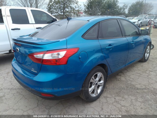 1FAHP3F28CL415195 - 2012 FORD FOCUS BLUE photo 4