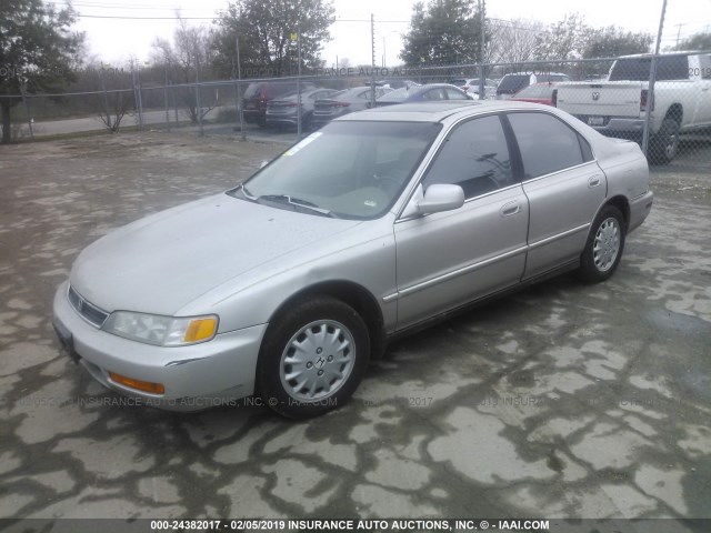 1HGCD5560TA177644 - 1996 HONDA ACCORD BEIGE photo 2