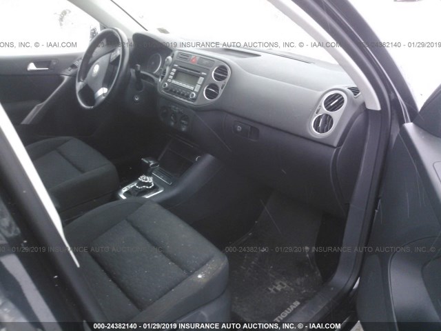 WVGBV75N29W525249 - 2009 VOLKSWAGEN TIGUAN SE/SEL BLACK photo 5