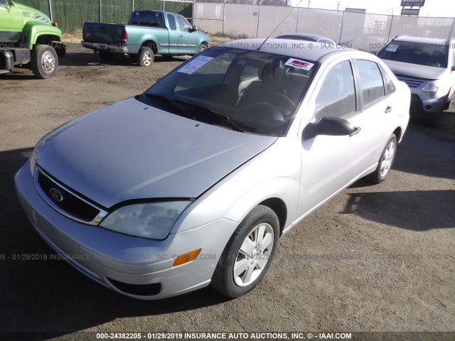 1FAHP34N57W166226 - 2007 FORD FOCUS ZX4/S/SE/SES SILVER photo 2