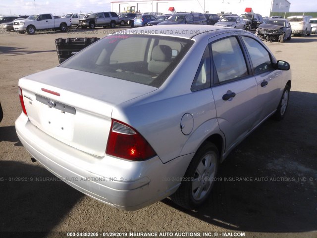 1FAHP34N57W166226 - 2007 FORD FOCUS ZX4/S/SE/SES SILVER photo 4