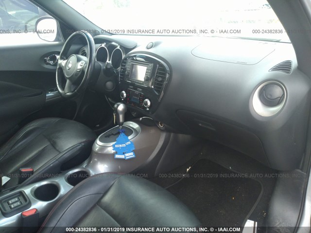 JN8AF5MR8BT017000 - 2011 NISSAN JUKE S/SV/SL SILVER photo 5