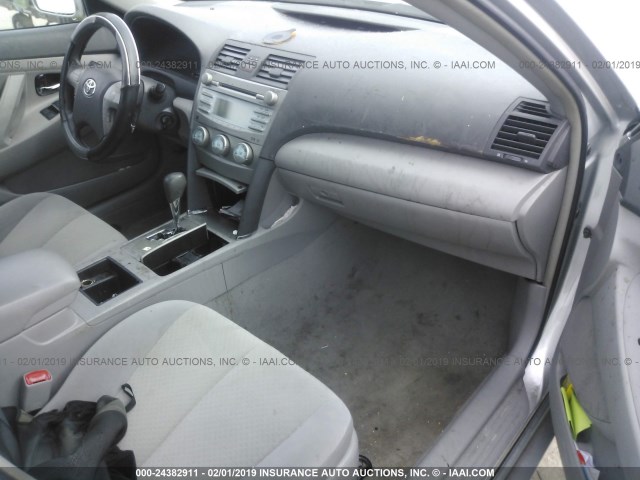 4T1BK46KX7U526637 - 2007 TOYOTA CAMRY NEW GENERAT LE/XLE/SE SILVER photo 5