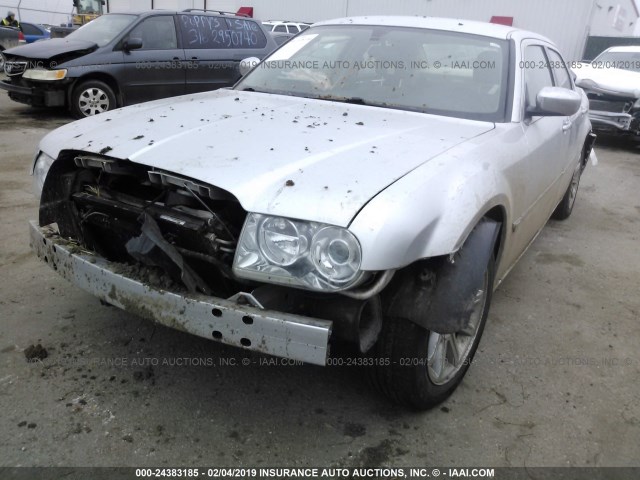 2C3AA63H15H521113 - 2005 CHRYSLER 300C SILVER photo 2