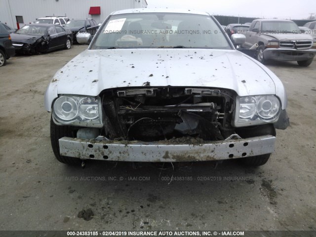 2C3AA63H15H521113 - 2005 CHRYSLER 300C SILVER photo 6