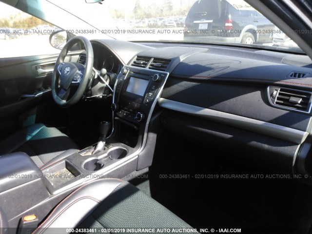 4T1BF1FK9HU356839 - 2017 TOYOTA CAMRY LE/XLE/SE/XSE BLACK photo 5