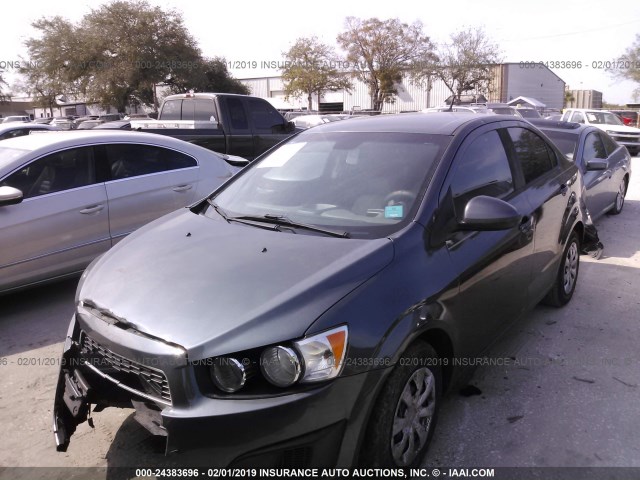 1G1JA5SH9D4149774 - 2013 CHEVROLET SONIC LS 灰色 照片 2