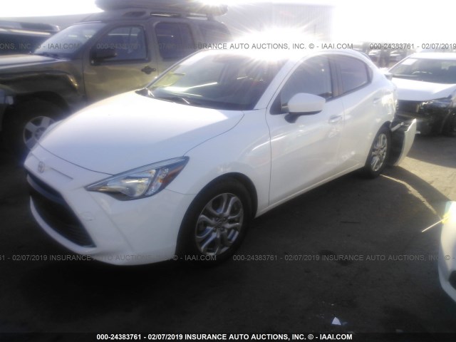 3MYDLBZV7GY111133 - 2016 TOYOTA SCION IA WHITE photo 2