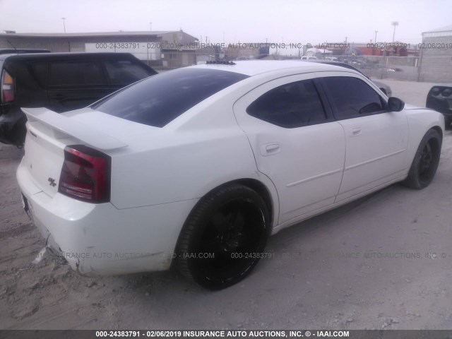 2B3LA53H38H207497 - 2008 DODGE CHARGER R/T WHITE photo 4