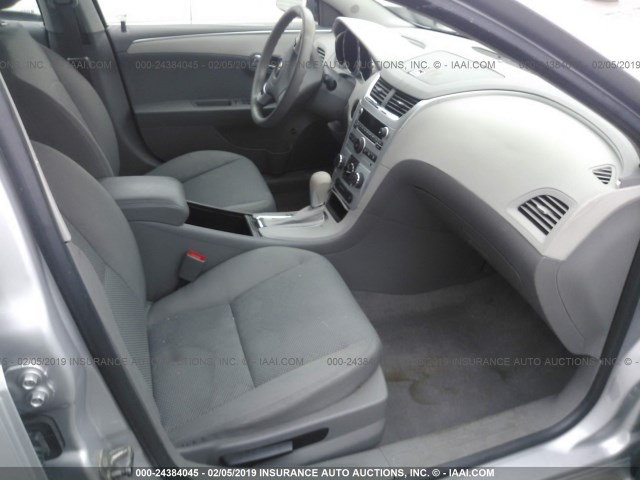 1G1ZB5E09CF204605 - 2012 CHEVROLET MALIBU LS 银色 照片 5