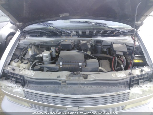 1GNDM19W3WB119748 - 1998 CHEVROLET ASTRO SILVER photo 10