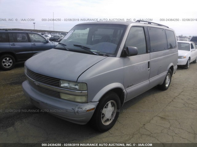 1GNDM19W3WB119748 - 1998 CHEVROLET ASTRO SILVER photo 2