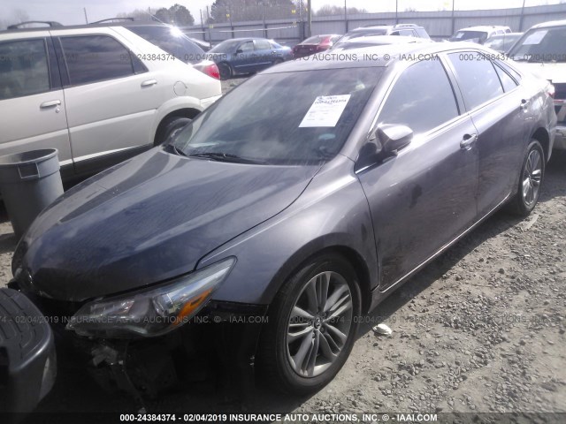 4T1BF1FK2FU940576 - 2015 TOYOTA CAMRY LE/XLE/SE/XSE 灰色 照片 2
