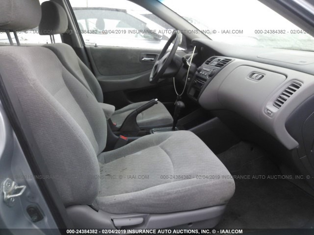 1HGCF86641A042156 - 2001 HONDA ACCORD VALUE SILVER photo 5