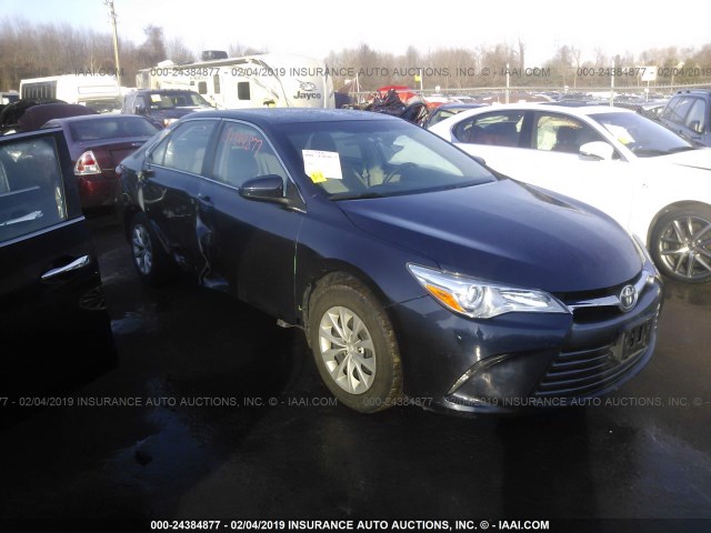 4T4BF1FK2FR449219 - 2015 TOYOTA CAMRY LE/XLE/SE/XSE ლურჯი ფოტო 1