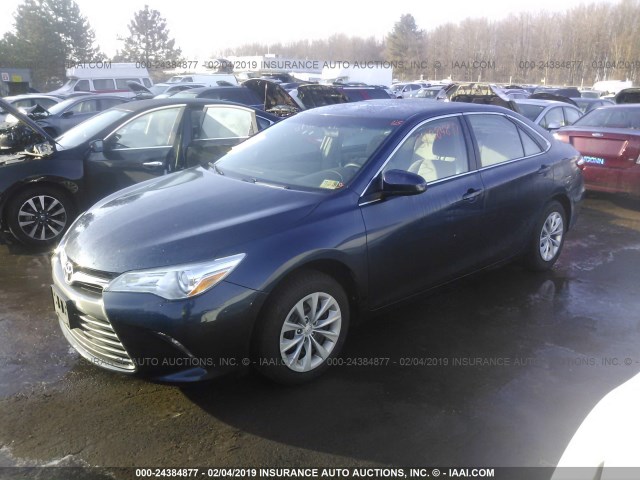 4T4BF1FK2FR449219 - 2015 TOYOTA CAMRY LE/XLE/SE/XSE ლურჯი ფოტო 2