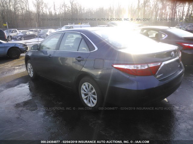 4T4BF1FK2FR449219 - 2015 TOYOTA CAMRY LE/XLE/SE/XSE ლურჯი ფოტო 3