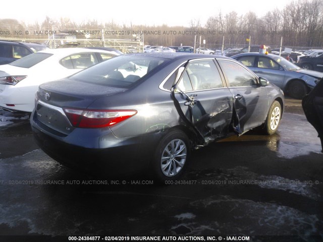 4T4BF1FK2FR449219 - 2015 TOYOTA CAMRY LE/XLE/SE/XSE ლურჯი ფოტო 4