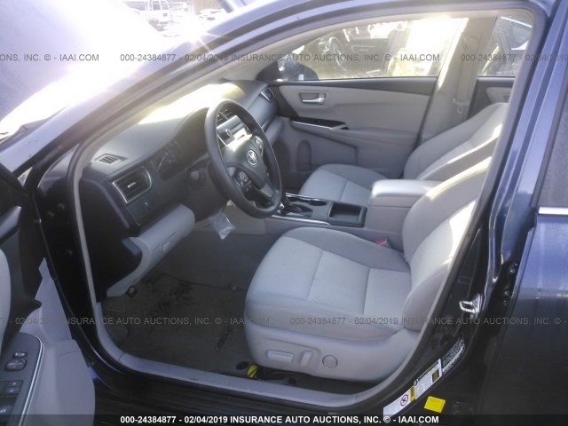 4T4BF1FK2FR449219 - 2015 TOYOTA CAMRY LE/XLE/SE/XSE ლურჯი ფოტო 5