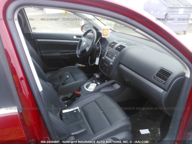 3VWRZ71K08M087359 - 2008 VOLKSWAGEN JETTA SE/SEL RED photo 5