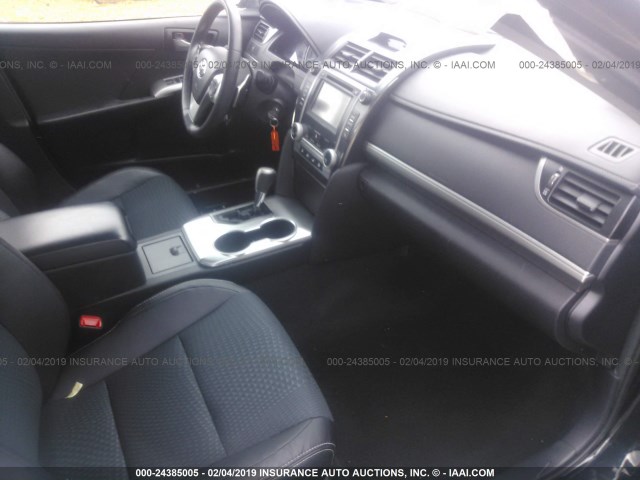 4T1BF1FK9EU447184 - 2014 TOYOTA CAMRY L/SE/LE/XLE 黑色 照片 5