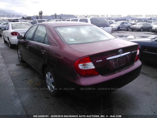 JTDBE32K330141062 - 2003 TOYOTA CAMRY LE/XLE RED photo 3